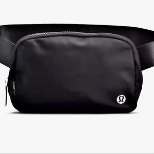 Lululemon Everywhere Belt Bag